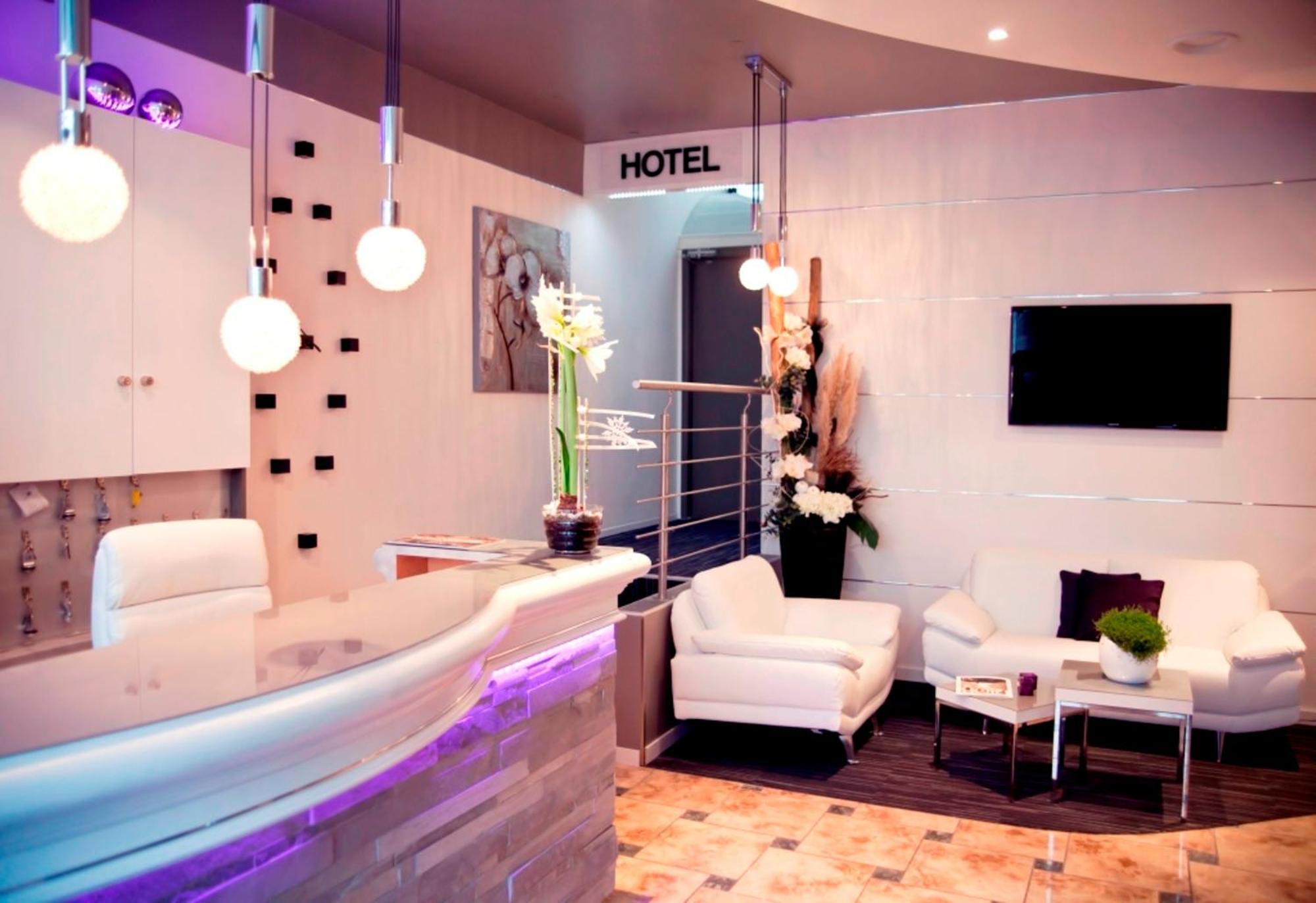 פורבאק Dm Hotel מראה חיצוני תמונה