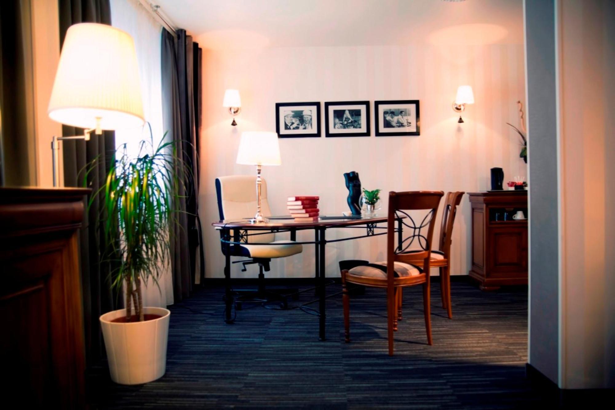 פורבאק Dm Hotel מראה חיצוני תמונה