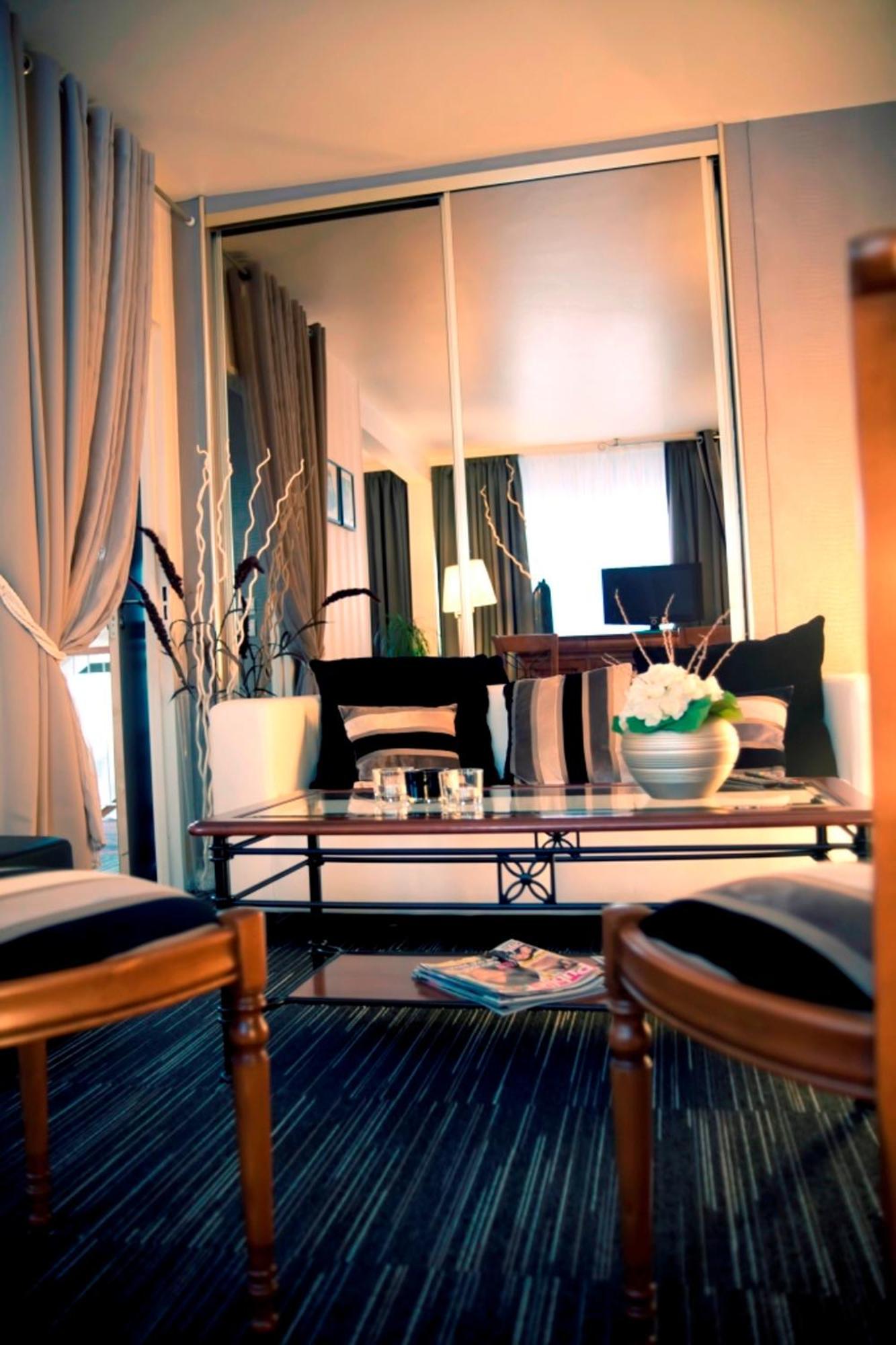 פורבאק Dm Hotel מראה חיצוני תמונה